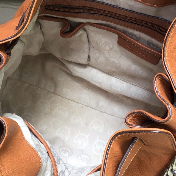 Michael Kors Tote Bag - Picture 6 of 13